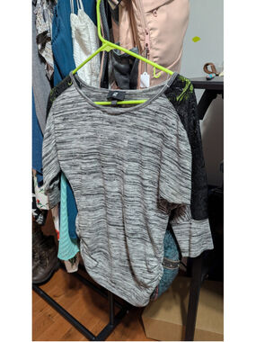 IZ Byer Gray Knit Top w/ Mesh Sleeves | Women’s Medium